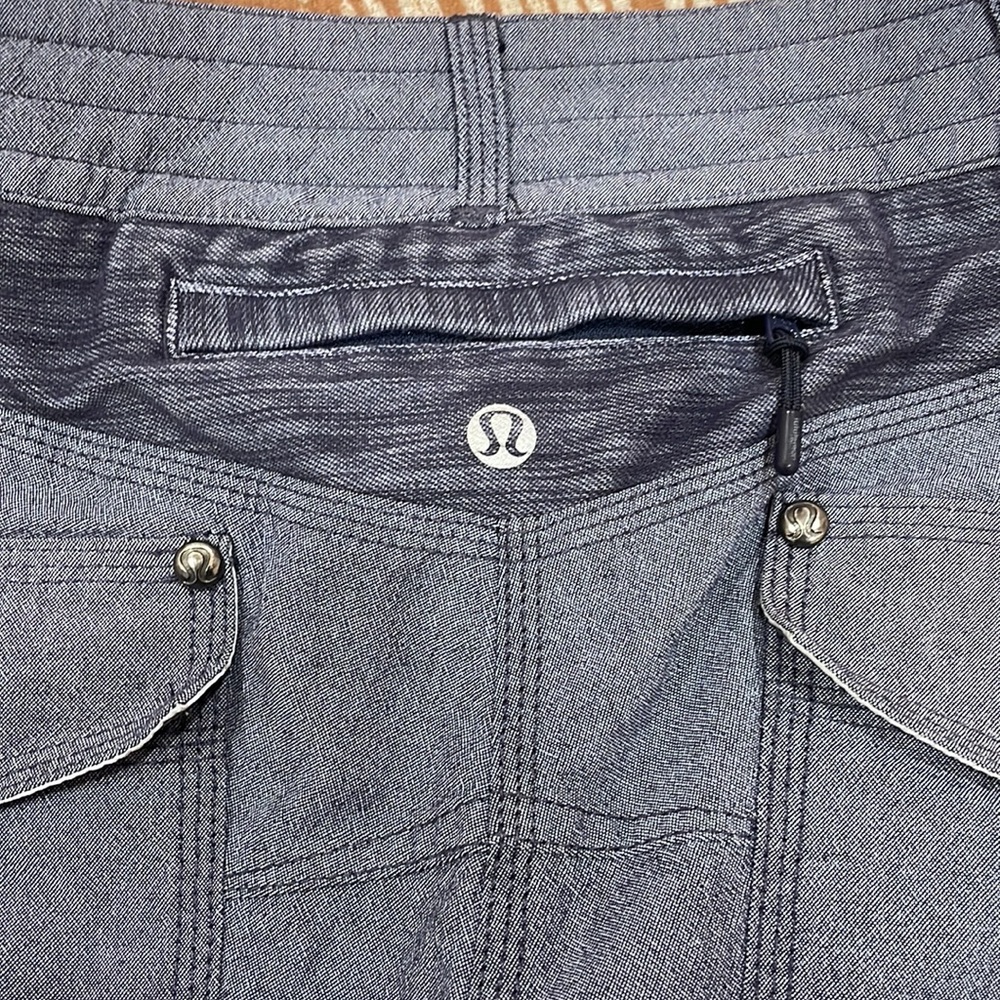 Lululemon shorts size 4 - Picture 4 of 5